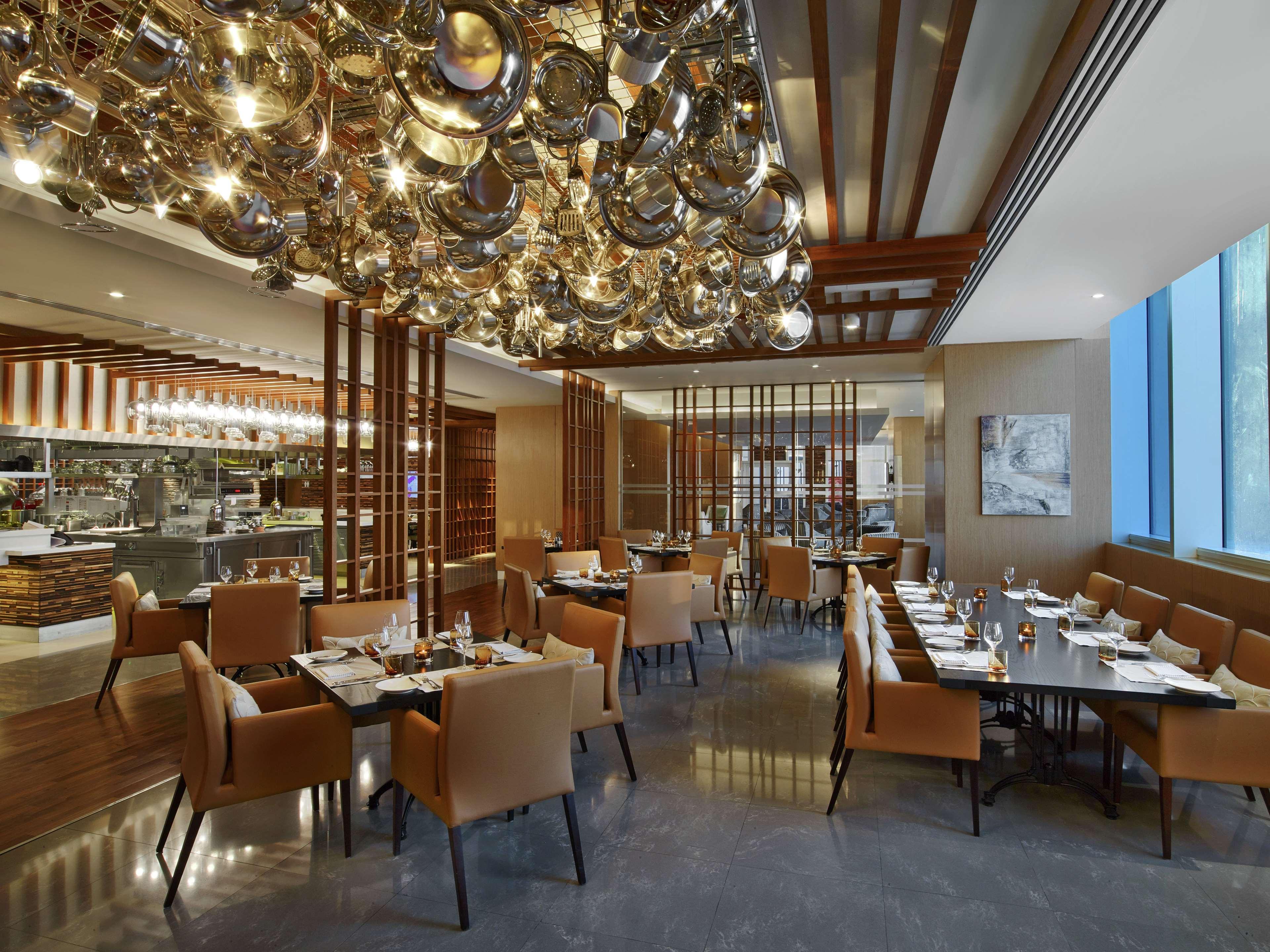 V Hotel Dubai, Curio Collection By Hilton Εξωτερικό φωτογραφία The restaurant