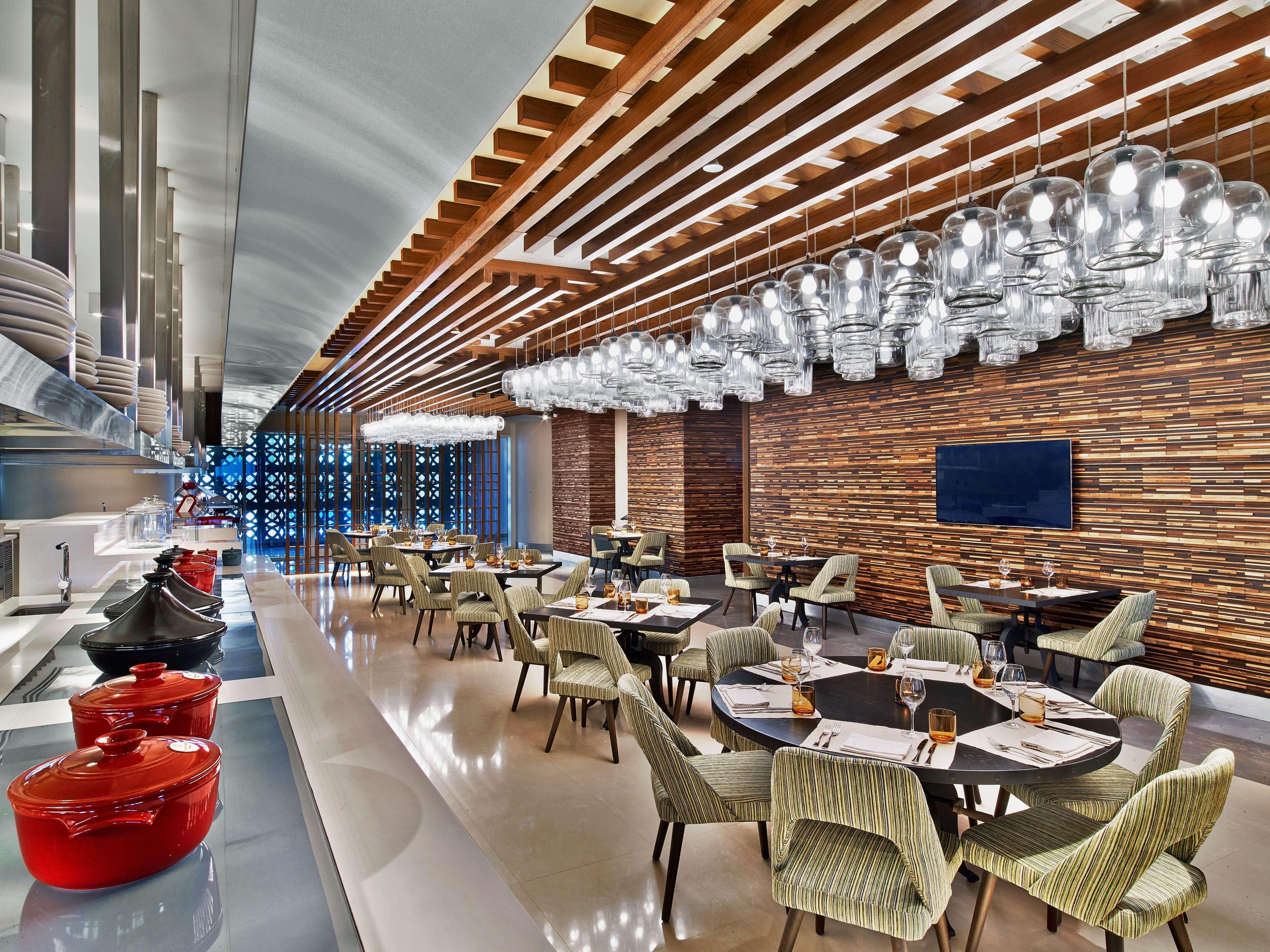 V Hotel Dubai, Curio Collection By Hilton Εξωτερικό φωτογραφία The restaurant