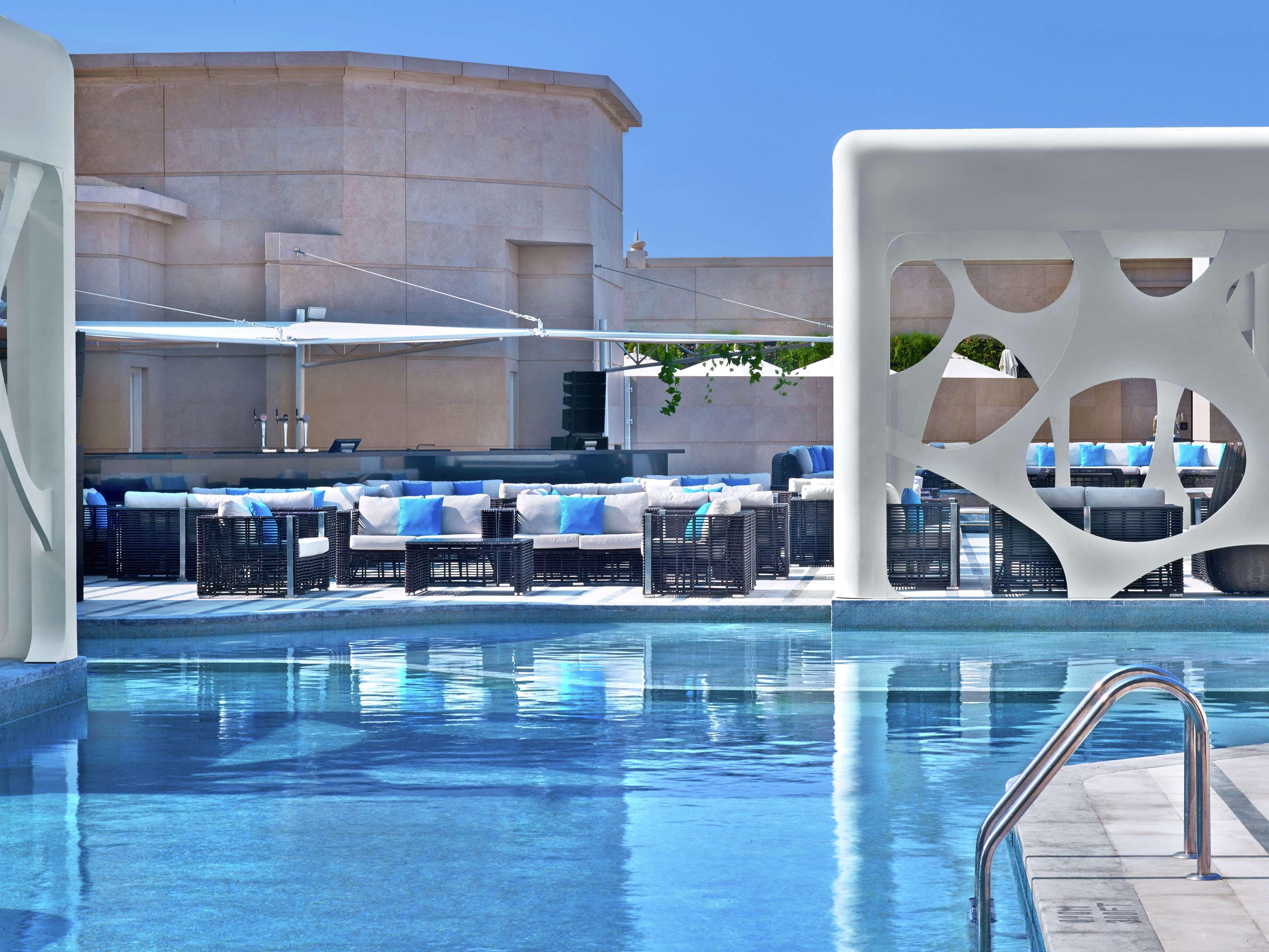 V Hotel Dubai, Curio Collection By Hilton Εξωτερικό φωτογραφία The rooftop pool at the W Hollywood