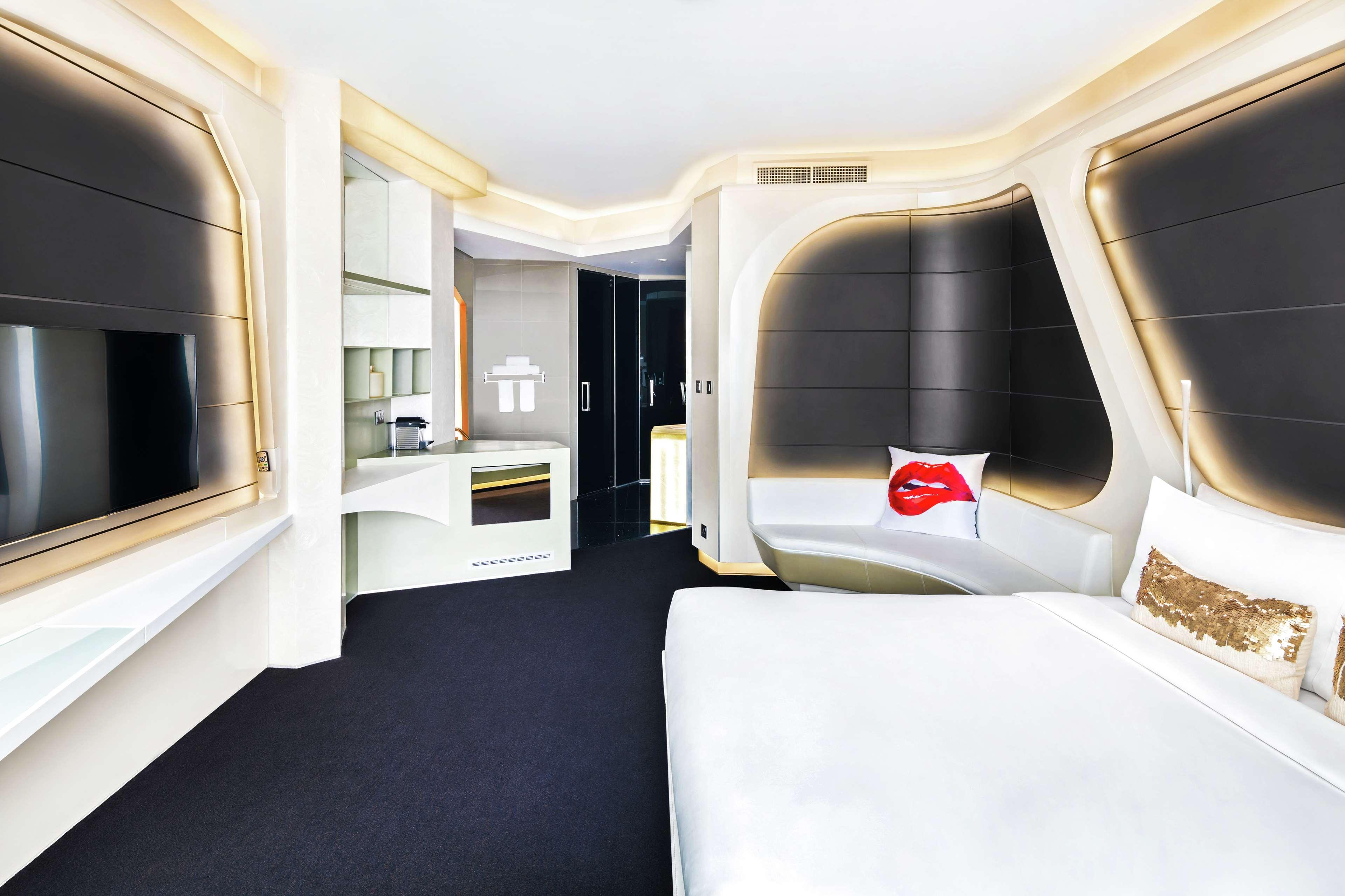 V Hotel Dubai, Curio Collection By Hilton Εξωτερικό φωτογραφία A room at the hotel