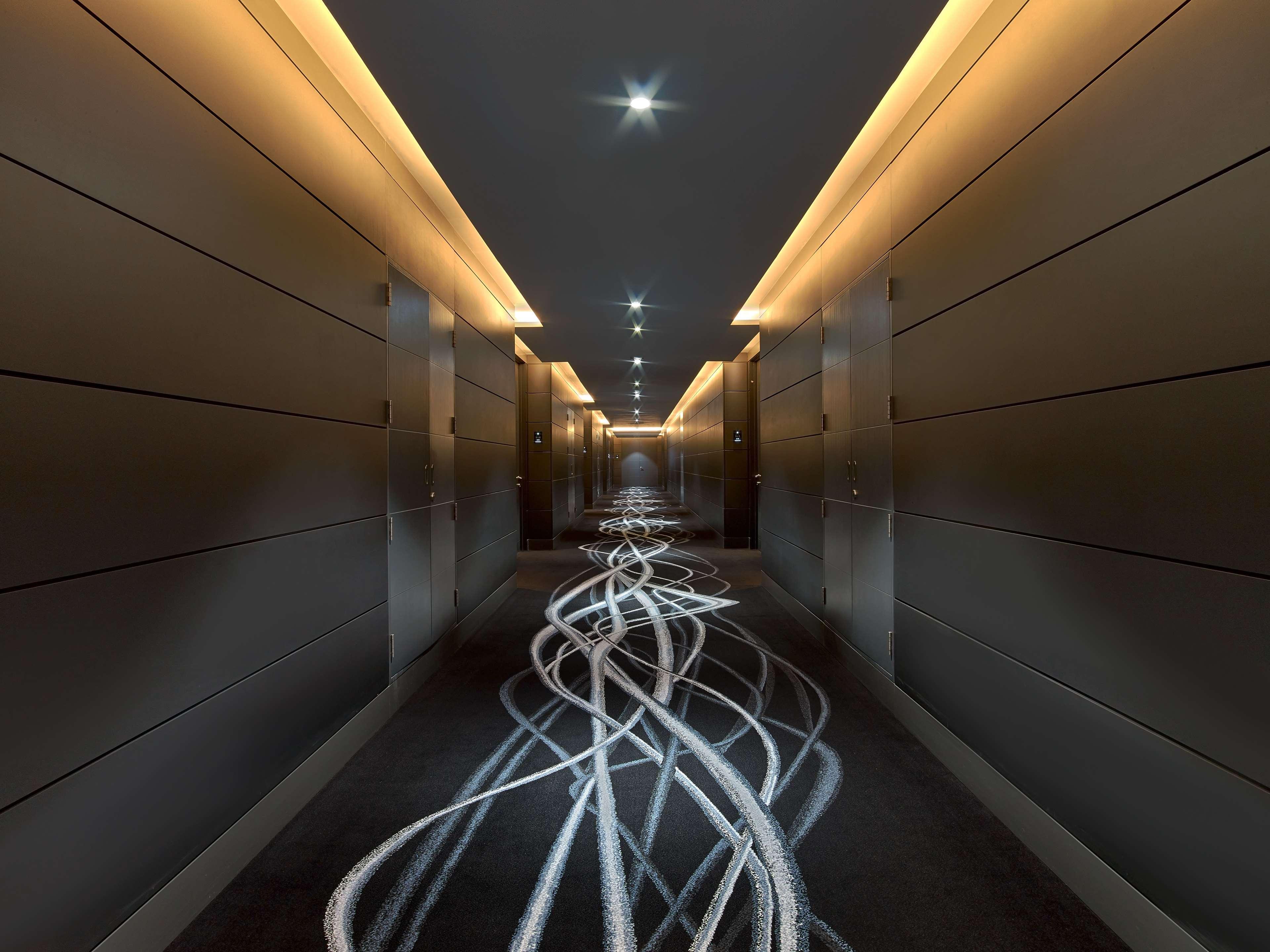 V Hotel Dubai, Curio Collection By Hilton Εξωτερικό φωτογραφία The interior of the hotel