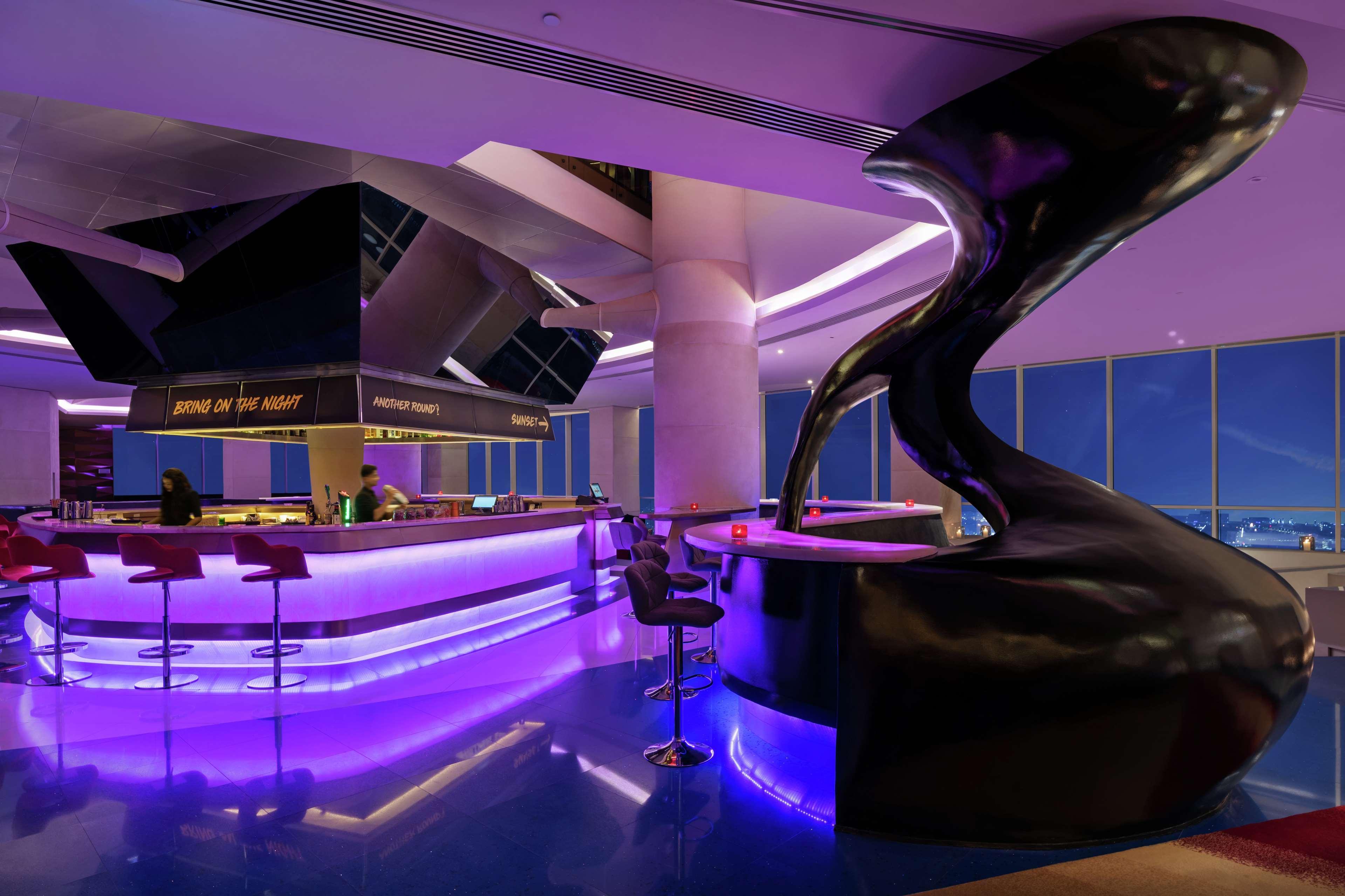 V Hotel Dubai, Curio Collection By Hilton Εξωτερικό φωτογραφία The bar at the 101 Skybar