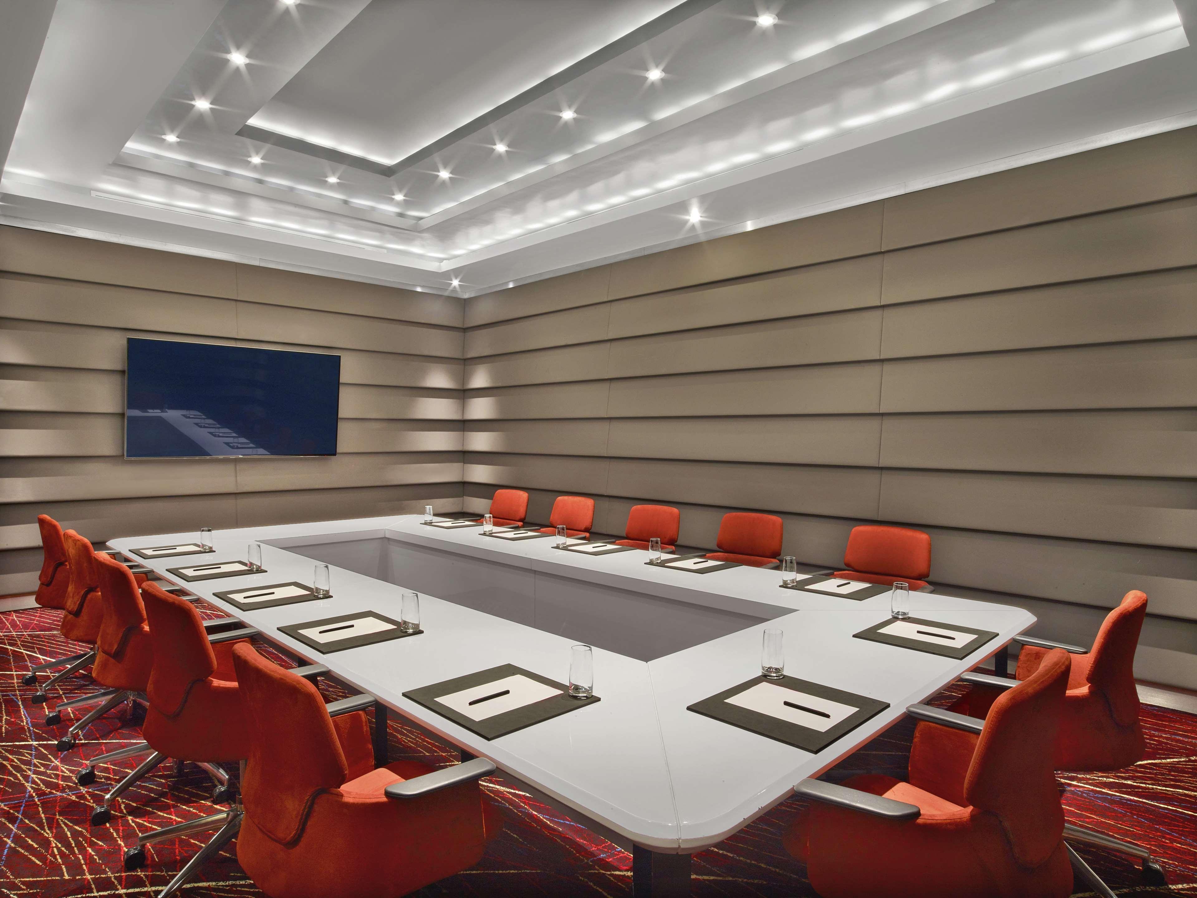V Hotel Dubai, Curio Collection By Hilton Εξωτερικό φωτογραφία Meeting room