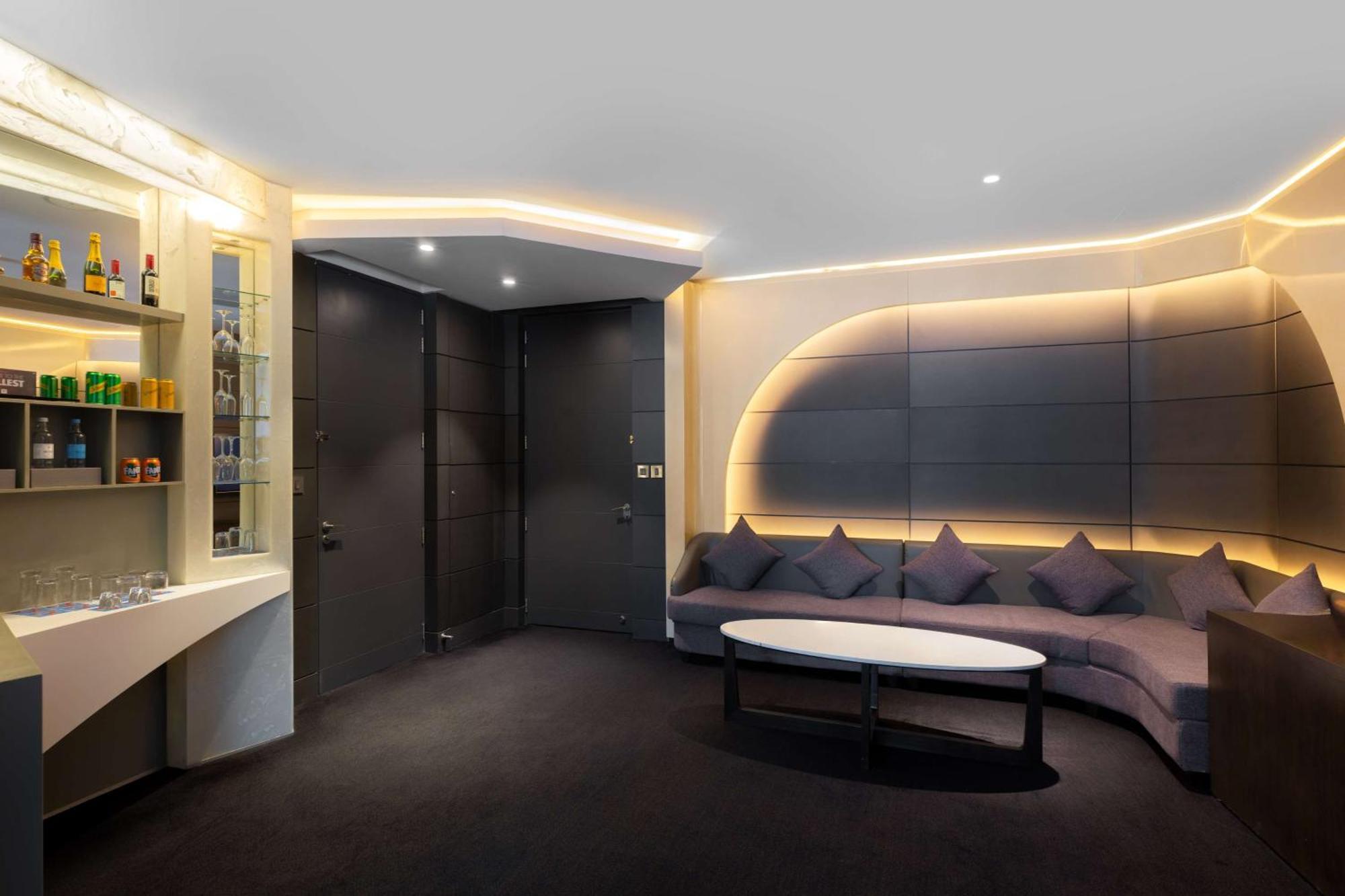 V Hotel Dubai, Curio Collection By Hilton Εξωτερικό φωτογραφία