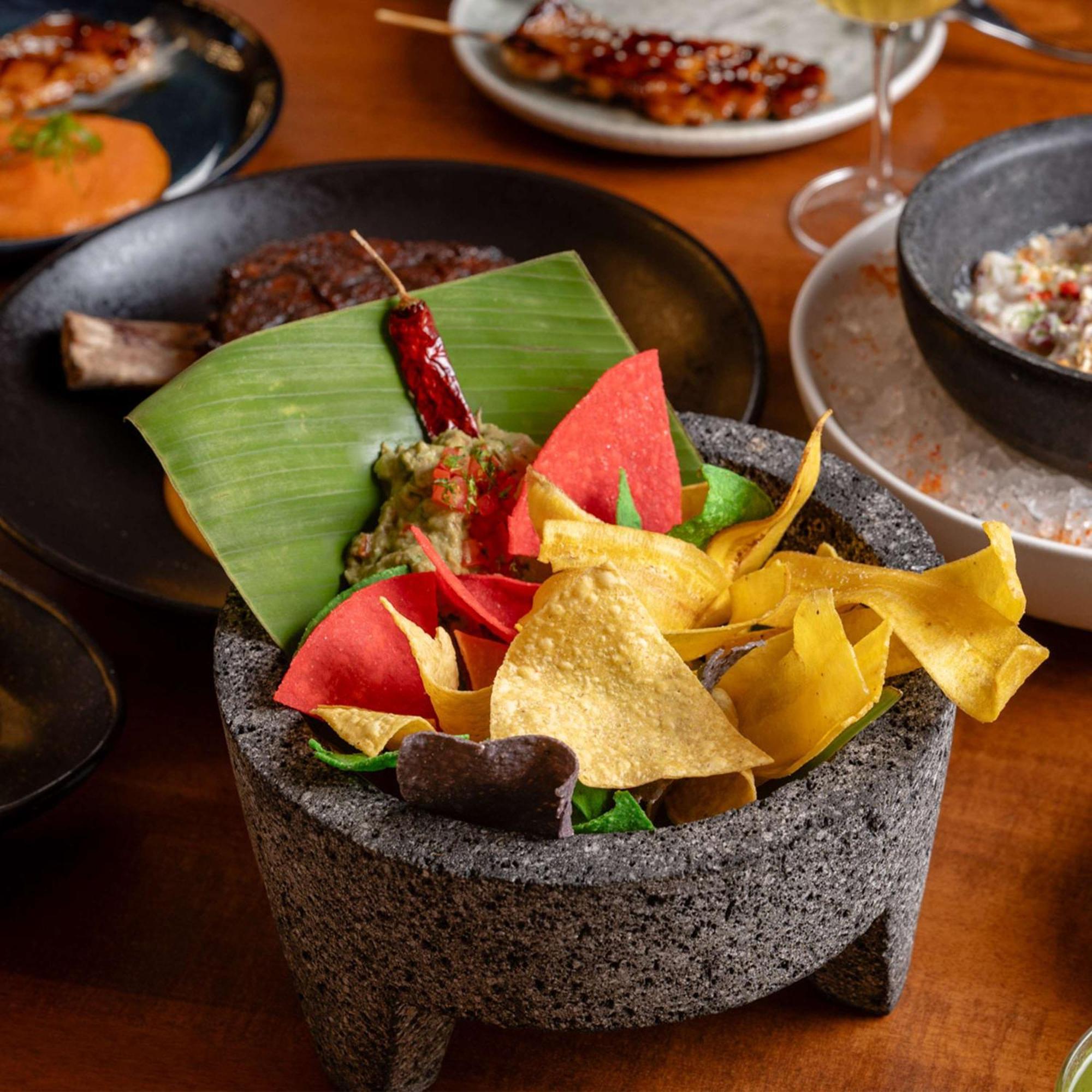 V Hotel Dubai, Curio Collection By Hilton Εξωτερικό φωτογραφία Guacamole