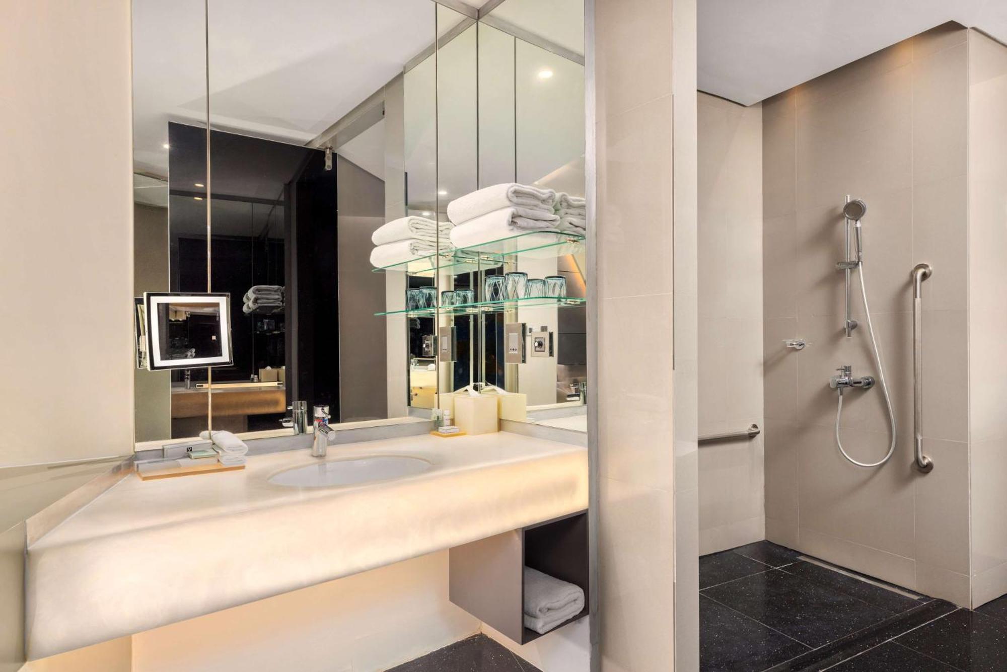 V Hotel Dubai, Curio Collection By Hilton Εξωτερικό φωτογραφία